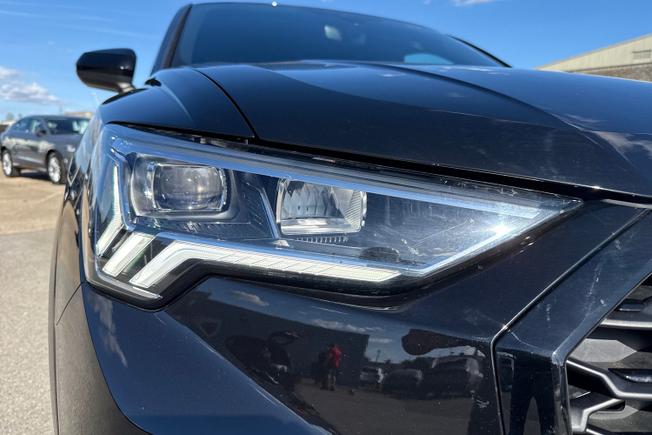 AUDI Q3 Photo 19