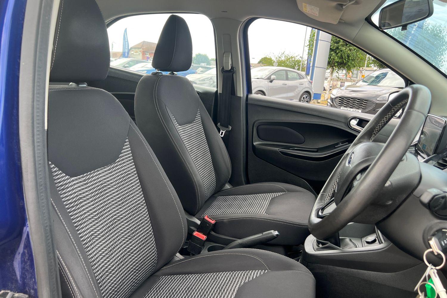 Ford KA+ Photo 16