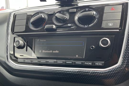 Volkswagen up! Photo autoimg-4a19135f9ffc1d49d2c7a0e42800aa6fcc4062f8.jpg