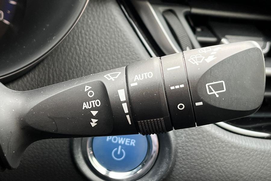 Toyota C-HR Photo autoimg-4a1ab9b68b4741c9cfb5ae445c9fe356e4995c37.jpg