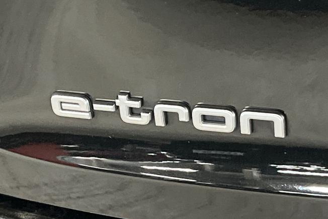 AUDI e-tron Photo 33