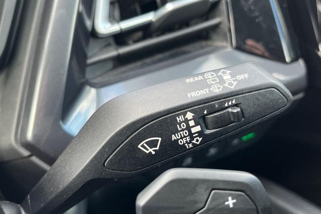 AUDI Q4 e-tron Photo 42