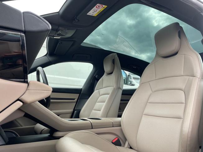 Porsche Taycan Photo 54