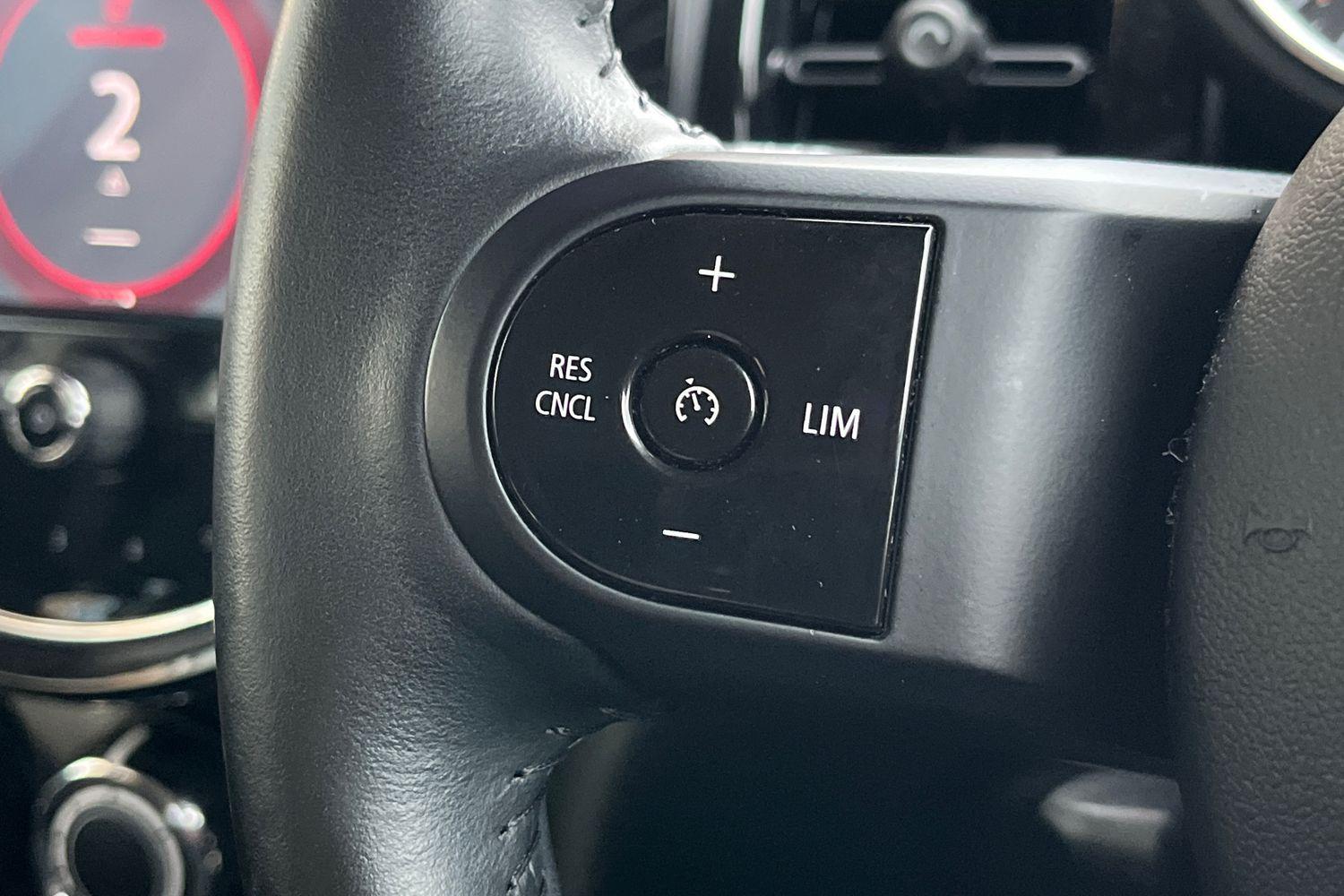 MINI HATCHBACK Photo 32