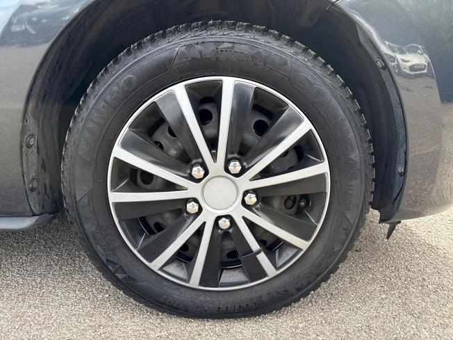 MITSUBISHI Mirage Photo 5
