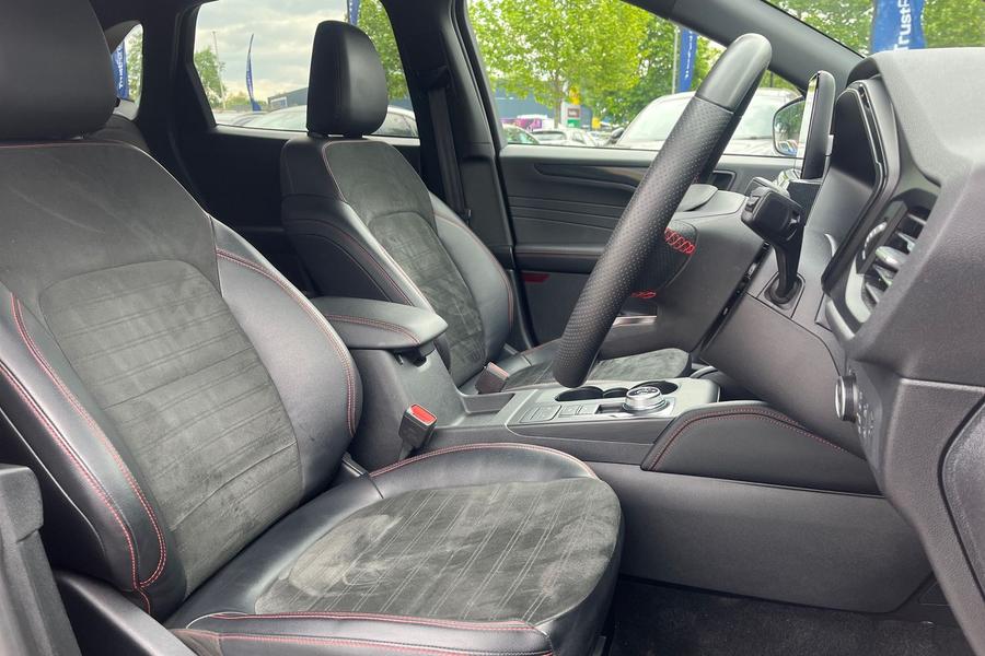 Ford KUGA Photo autoimg-4a418d1a06436f20f69f7289538b3a9d7910ef08.jpg