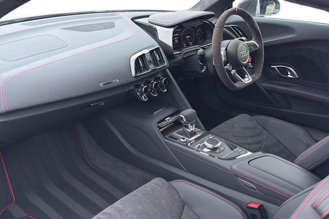 AUDI R8 Photo 2