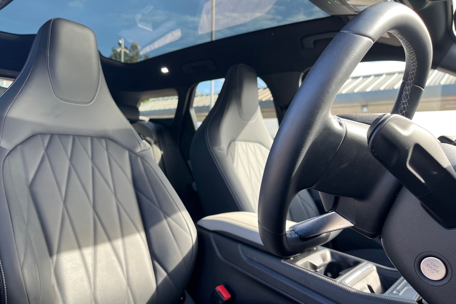 Ford Explorer Photo 16