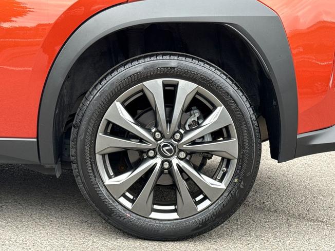 LEXUS Ux Photo 5