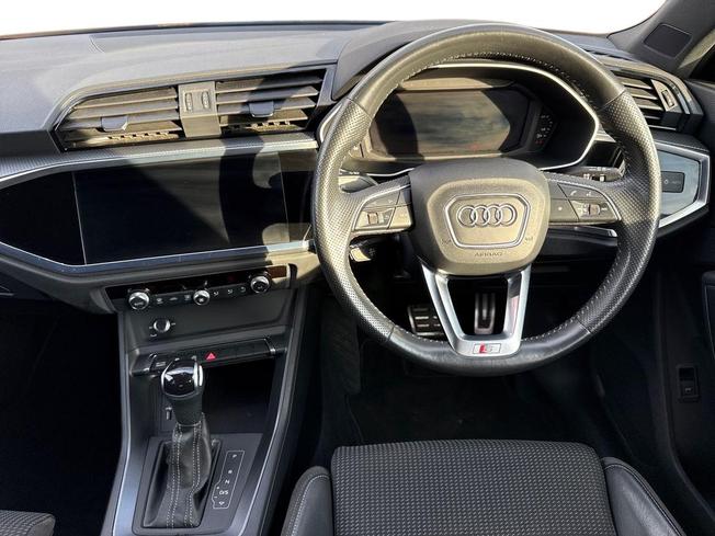 AUDI Q3 Photo 11