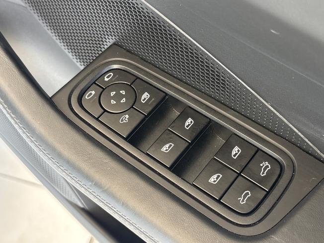 PORSCHE Macan Photo 36