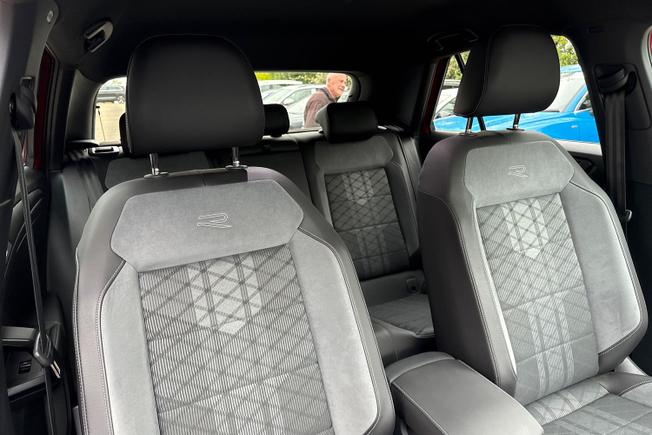VOLKSWAGEN T-Roc Photo 26
