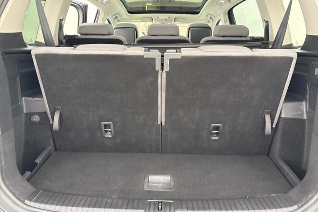 VOLKSWAGEN Touran Photo 12