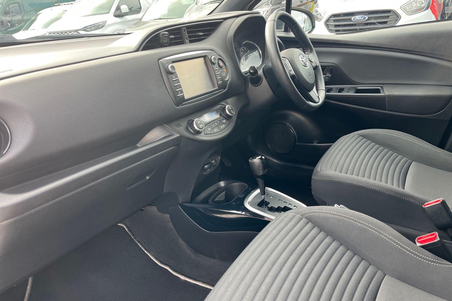 Toyota Yaris Photo 17