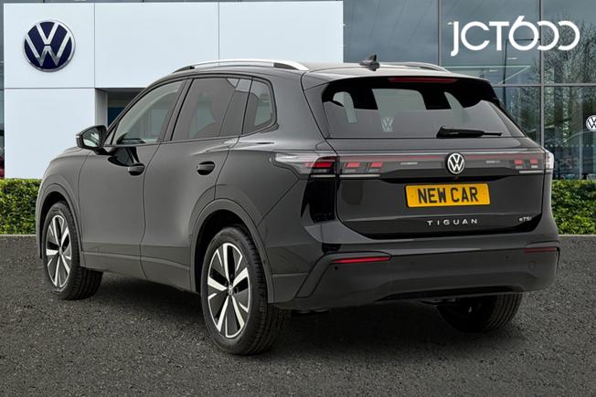 VOLKSWAGEN  Tiguan  Photo 3