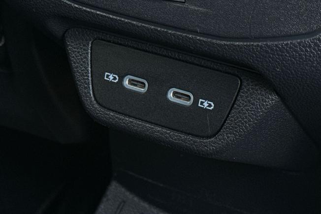 VOLKSWAGEN T-Roc Photo 36