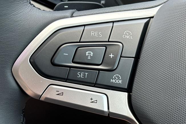 VOLKSWAGEN Tiguan Photo 16