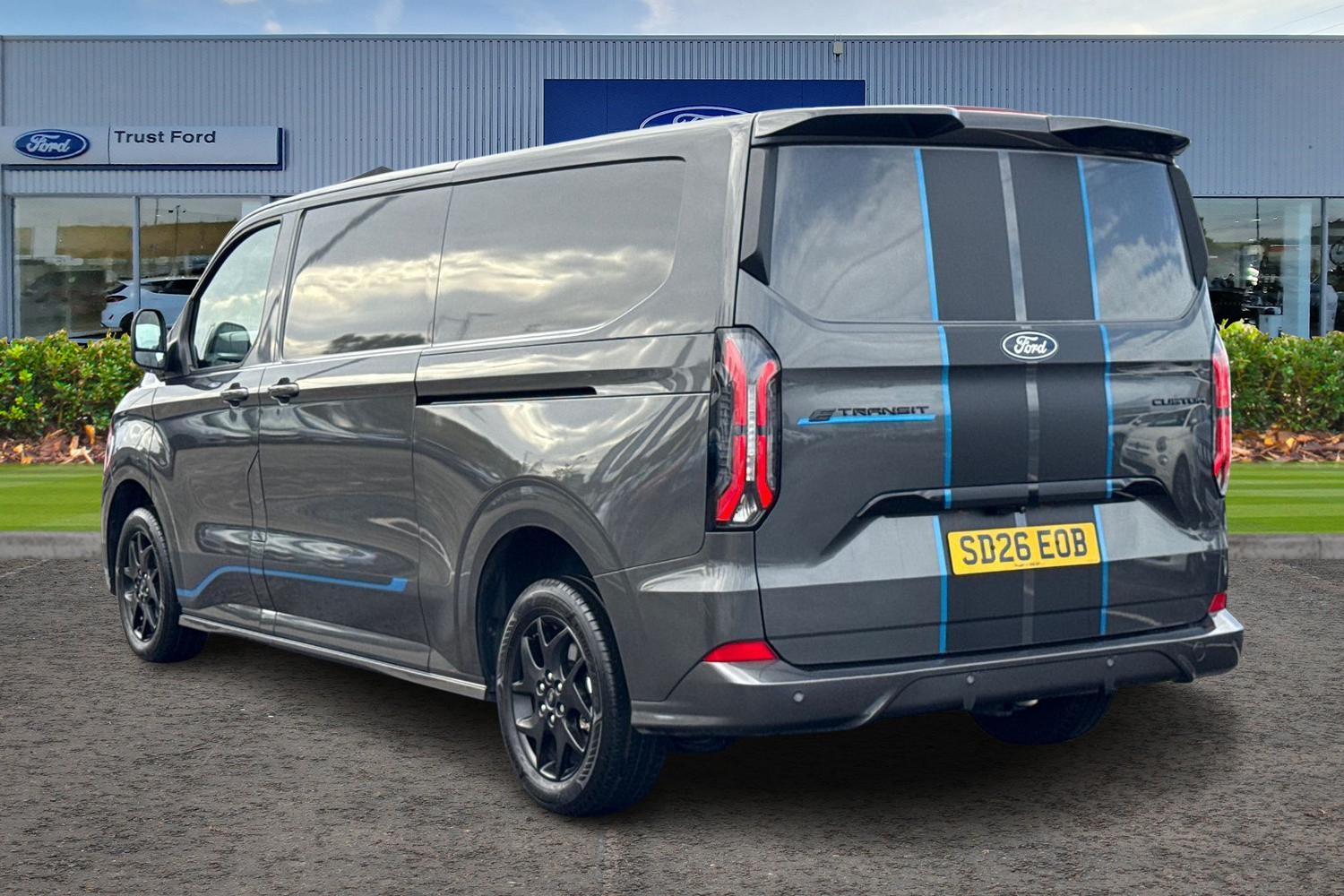Ford E-Transit Custom Photo 1