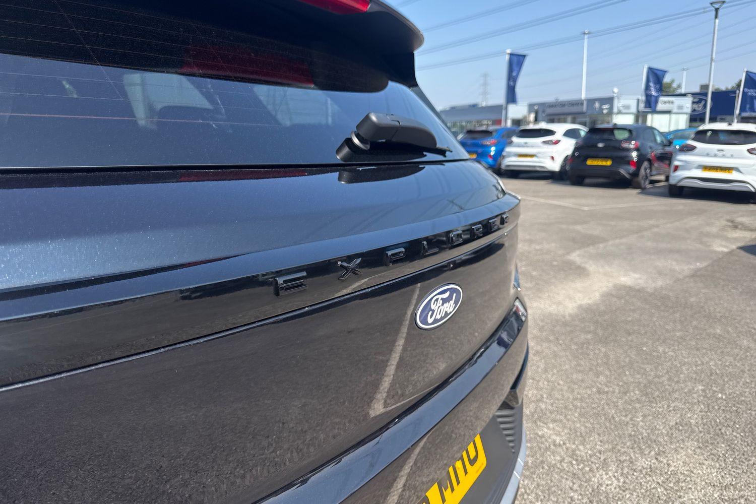 Ford EXPLORER Photo 38