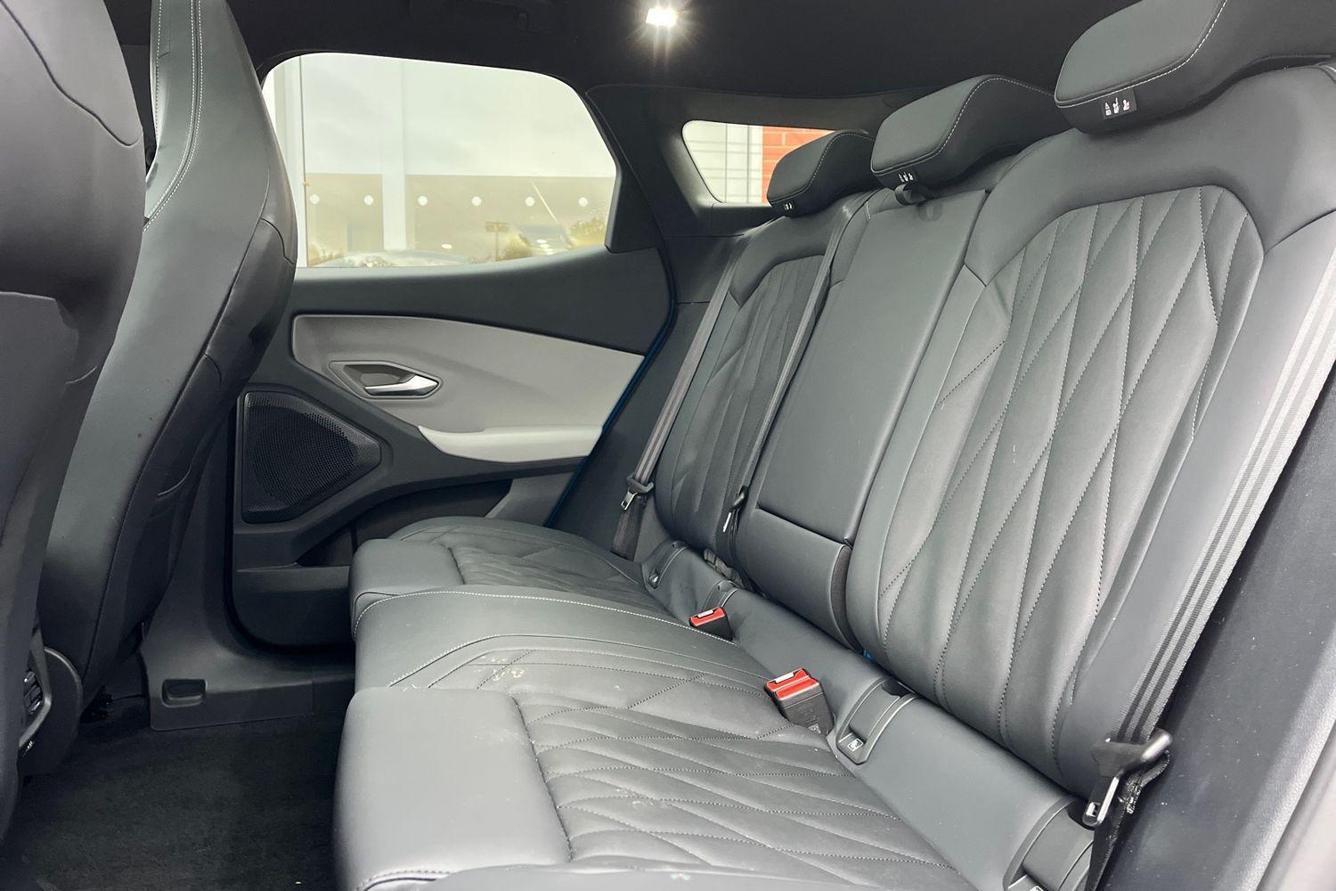 Ford Explorer Photo 19