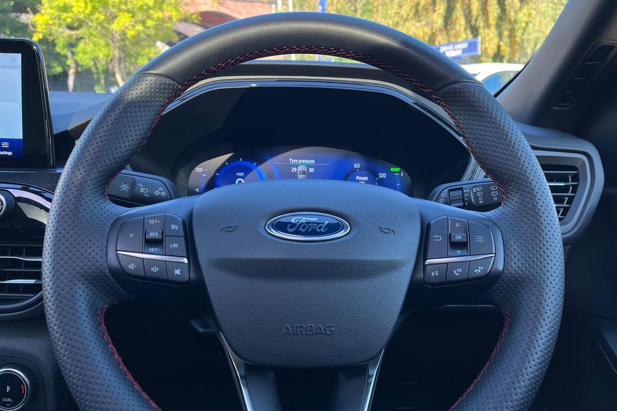 Ford Kuga Photo autoimg-4a91cd0f8947b5bf84a9b0c523555ebf8fdccc9e.jpg