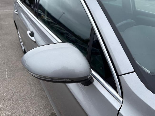 VOLKSWAGEN Passat Photo 20