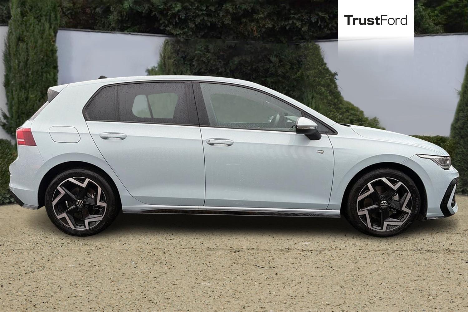 Volkswagen GOLF Photo 2