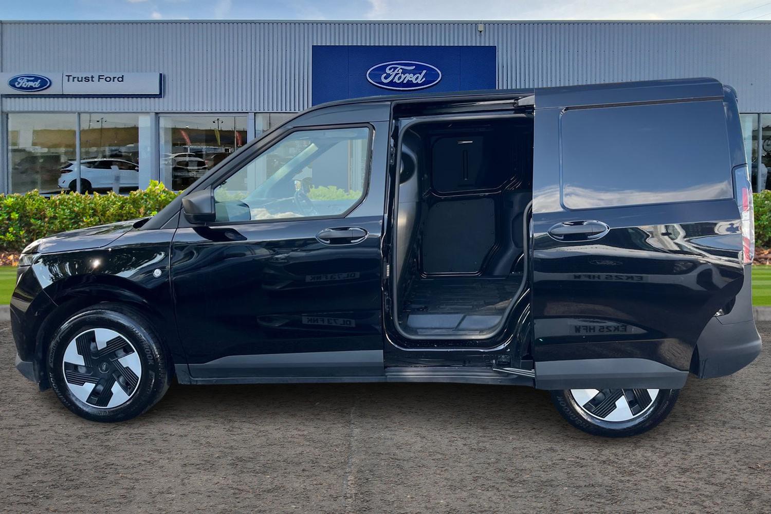 Ford E-Transit Courier Photo 4