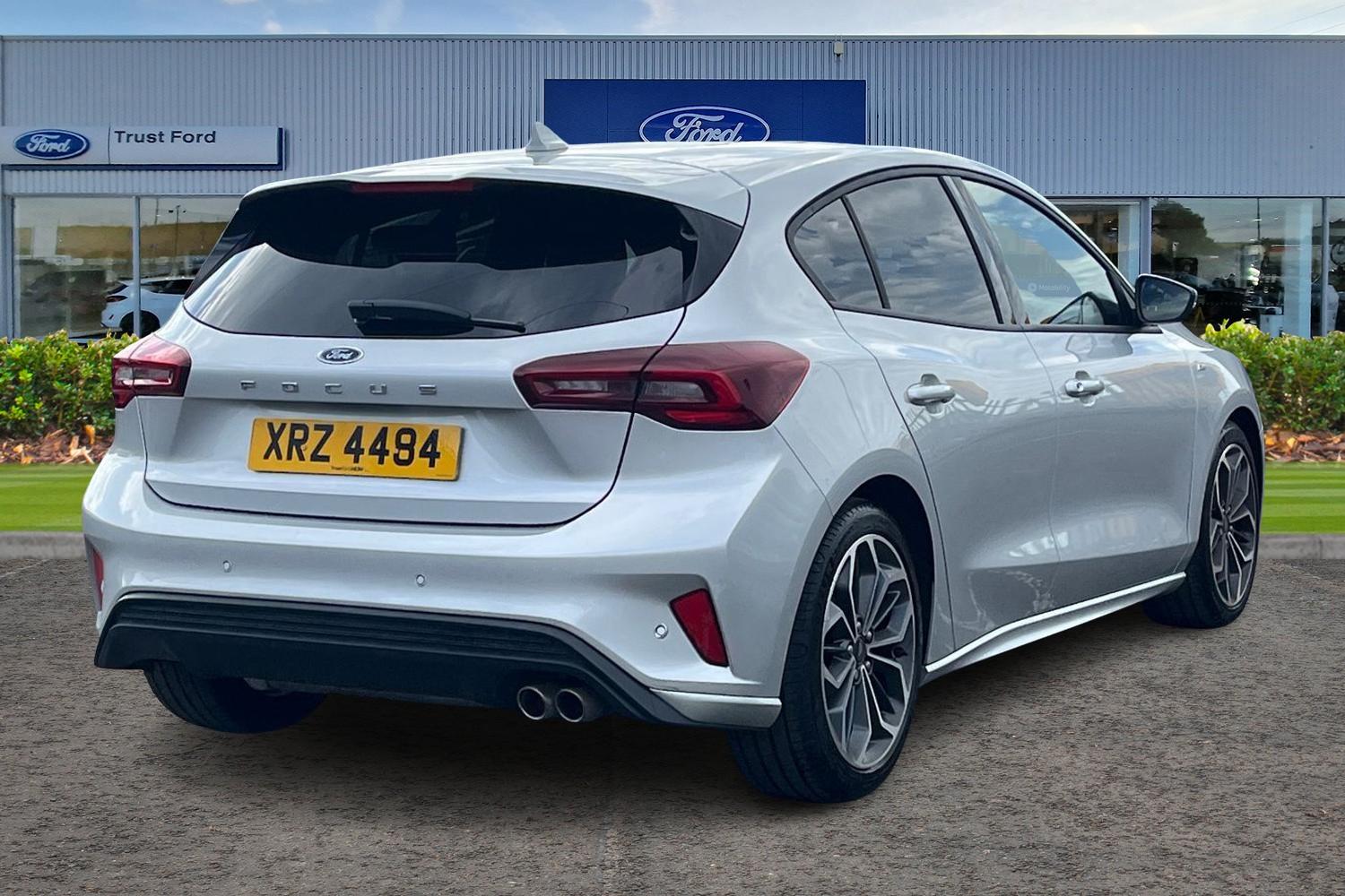 Ford Focus Photo 3
