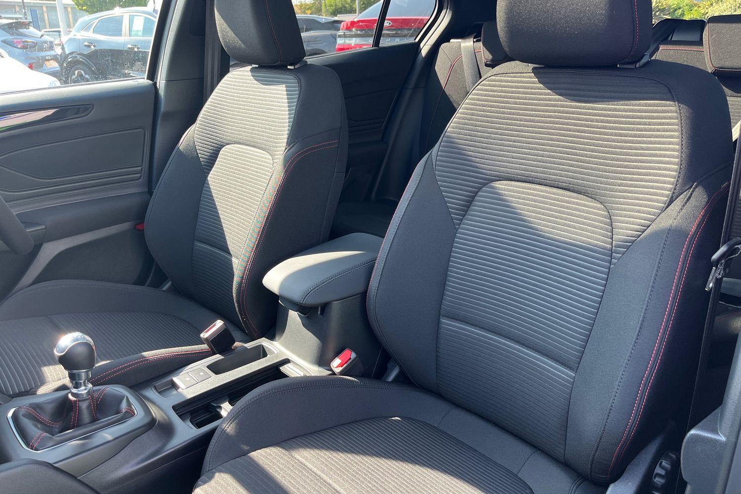 Ford FOCUS Photo 18
