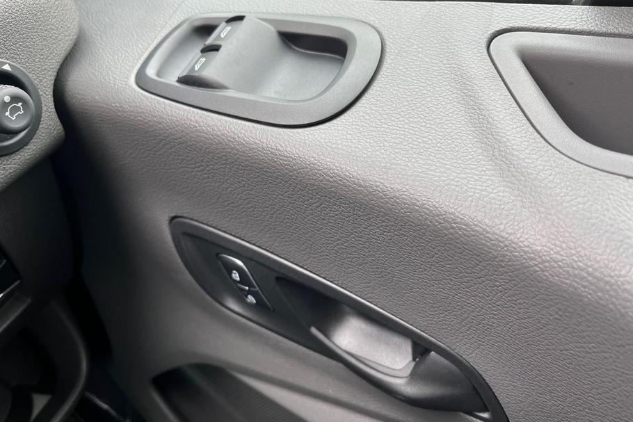 Used Ford E-Transit 19