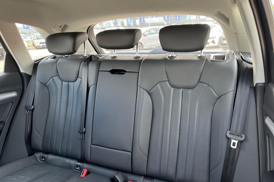 Audi Q5 Photo autoimg-4aa4ac0b84131702611543056b156e88d9cccd43.jpg