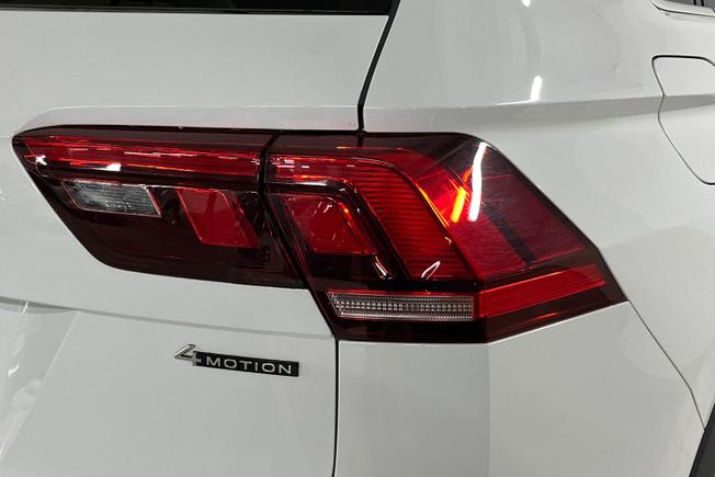 VOLKSWAGEN Tiguan Photo 18