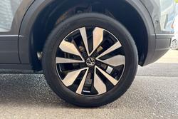 VOLKSWAGEN T-Roc Photo 5