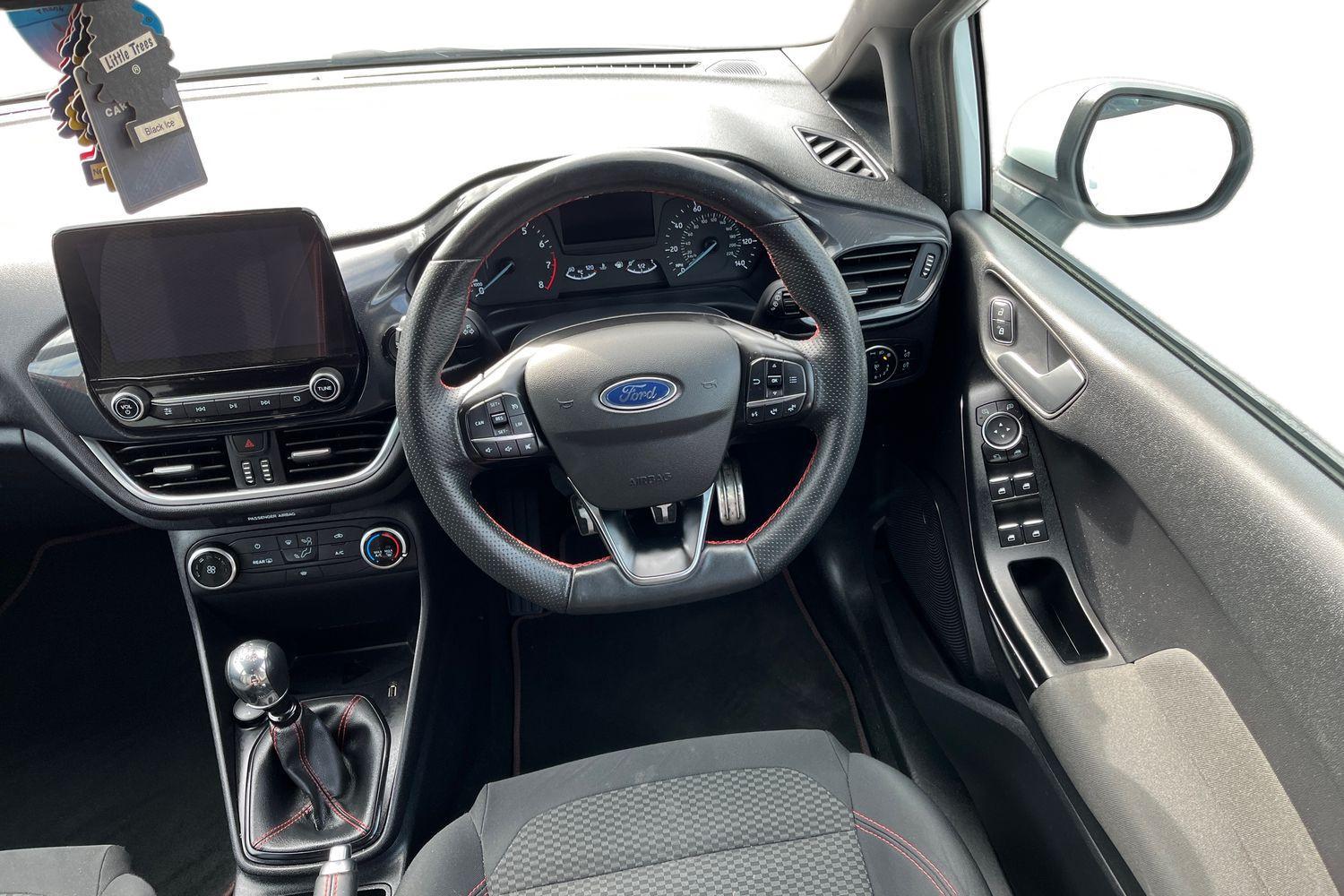 Ford FIESTA Photo 10