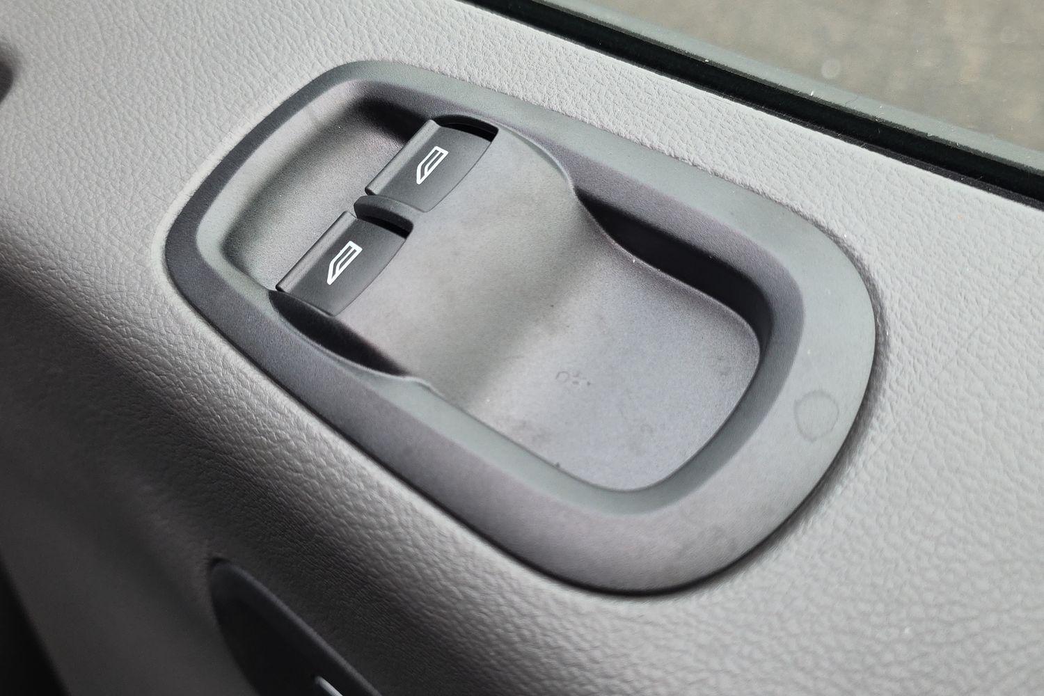 Ford E-TRANSIT Photo 17