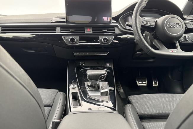 AUDI A4 Photo 25