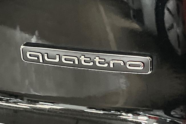 AUDI Q7 Photo 36