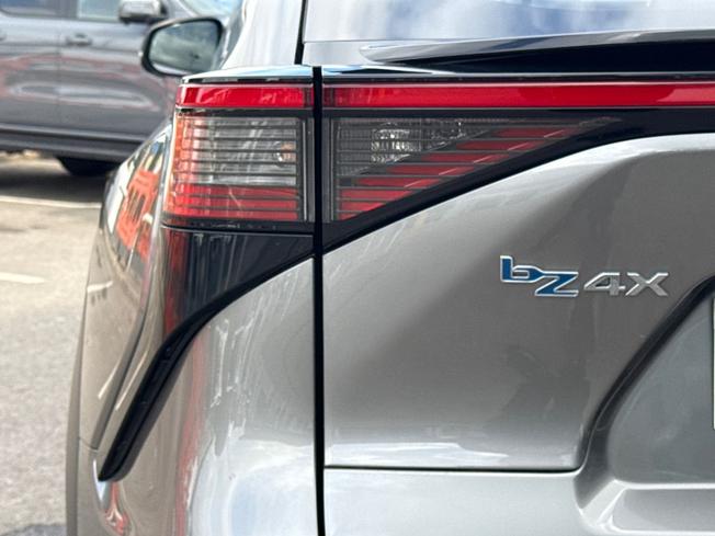 TOYOTA bZ4X Photo 35