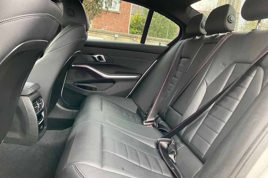 BMW 3 SERIES Photo autoimg-4ab3a23ca5ca63d5f0b431edfd860ce98db629aa.jpg