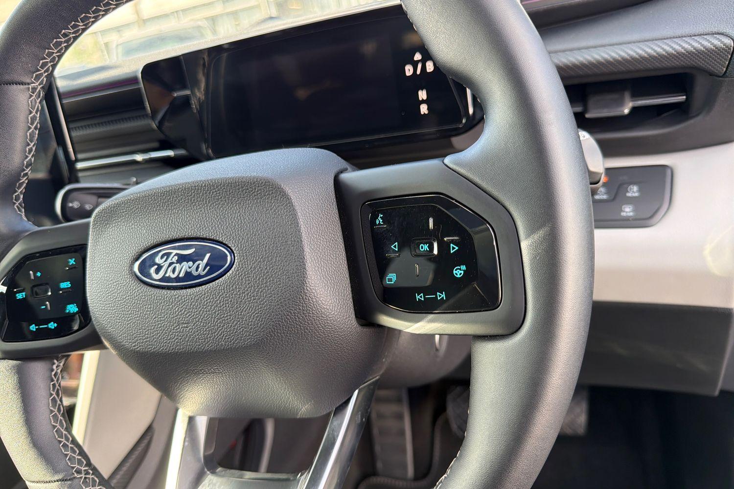 Ford EXPLORER Photo 23