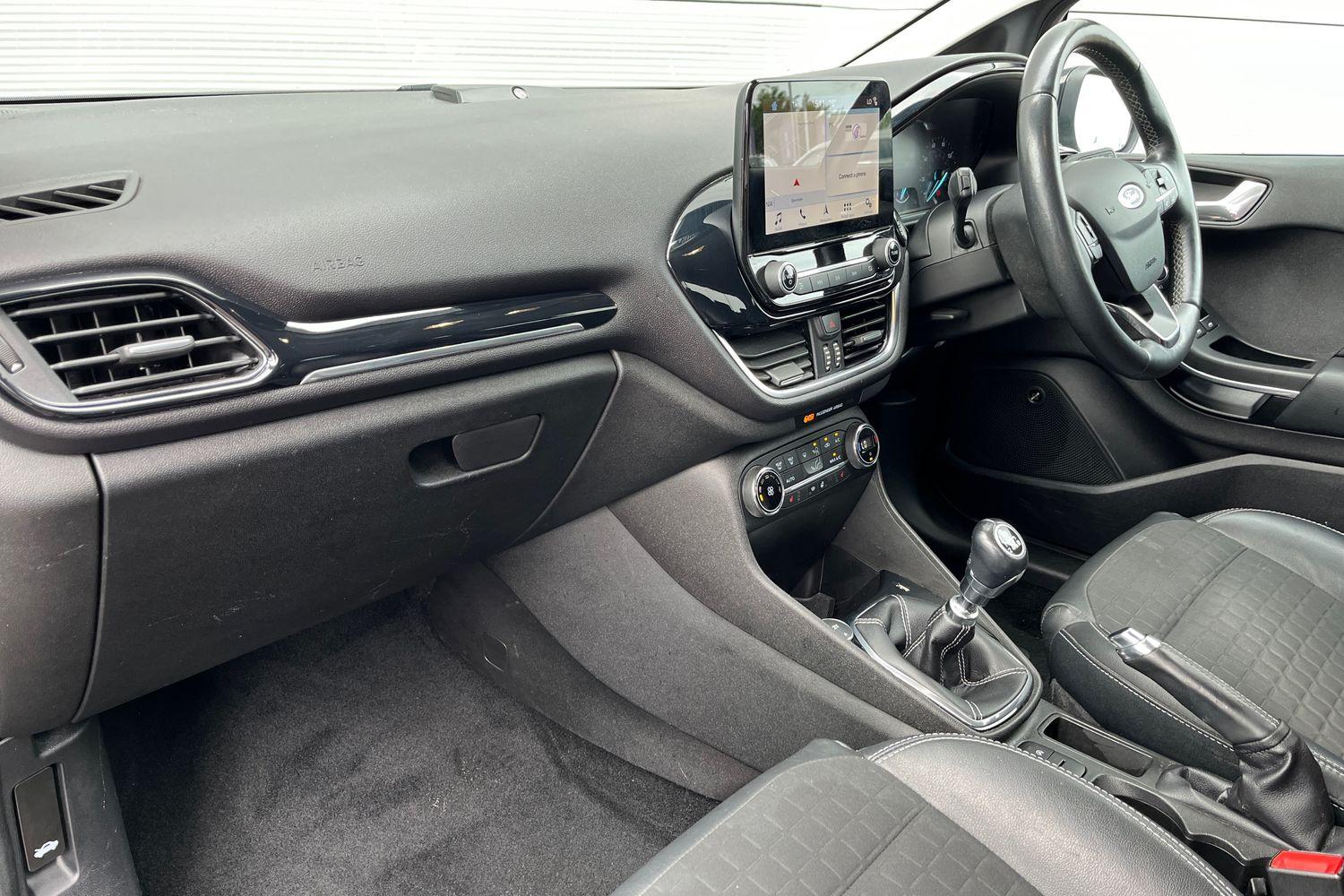 Ford FIESTA Photo 17