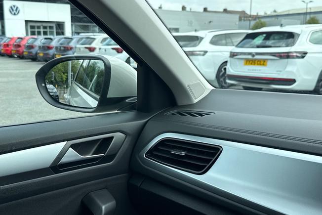 VOLKSWAGEN T-Roc Photo 42