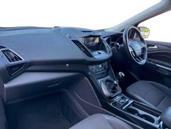 FORD Kuga Photo 2