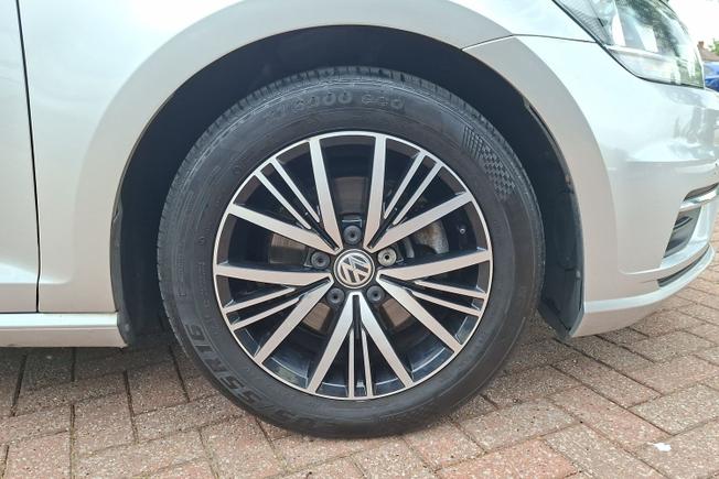 VOLKSWAGEN Golf Photo 5