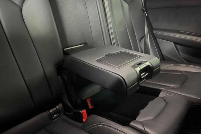AUDI Q8 Photo 30