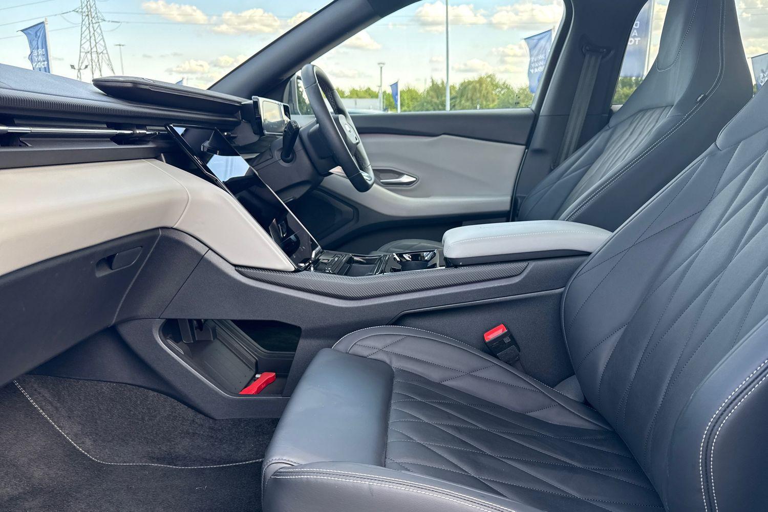 Ford EXPLORER Photo 18