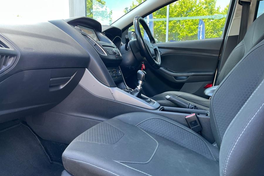 Ford FOCUS Photo autoimg-4acb9aa5ddb922de9bbc719a5977af7948c0be92.jpg