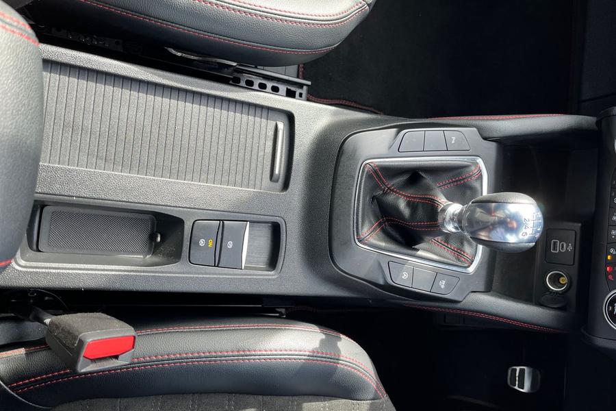 Ford KUGA Photo autoimg-4ace72cb3833fa89e09a565eaeee3db695a68463.jpg