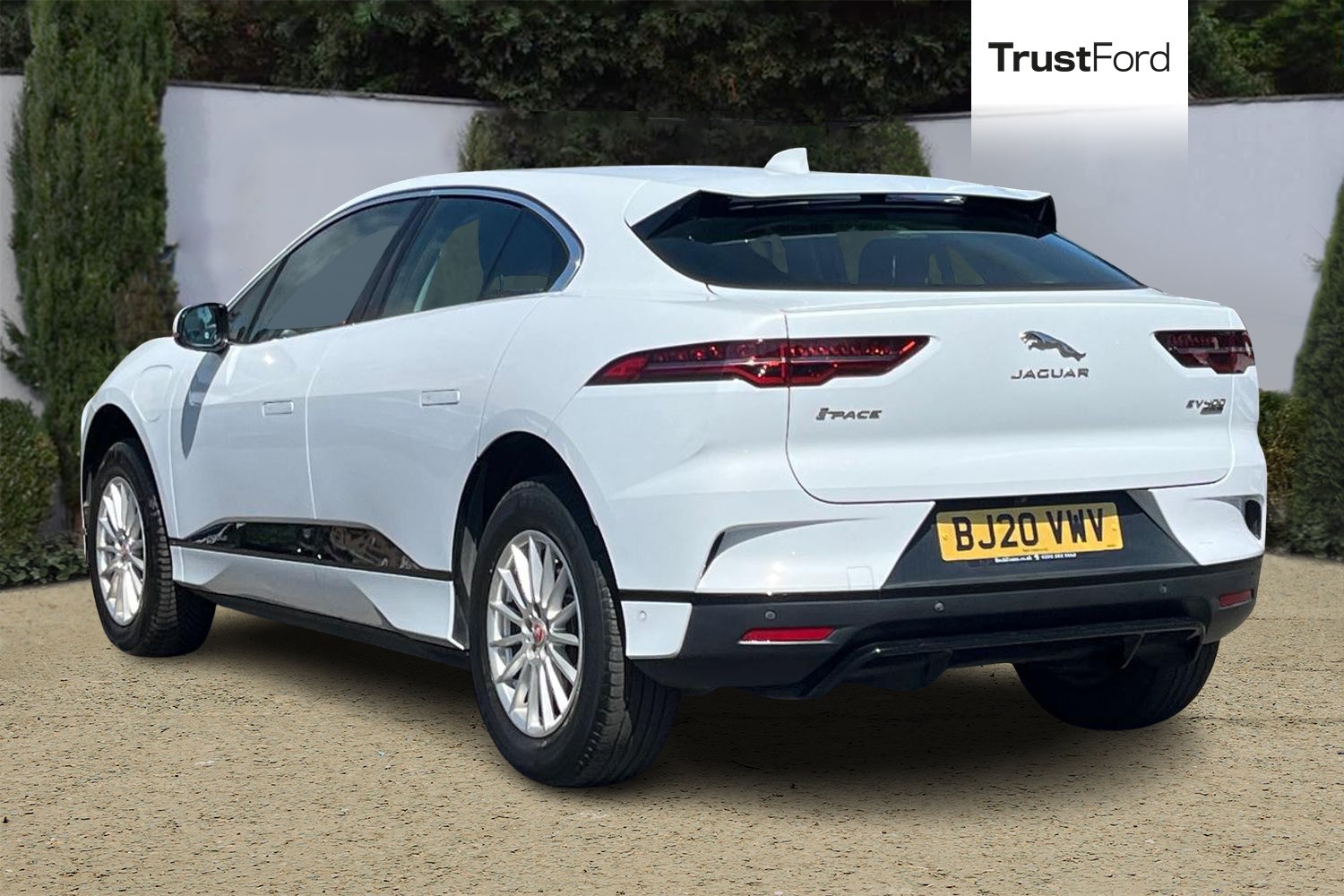 Jaguar I-PACE Photo 1